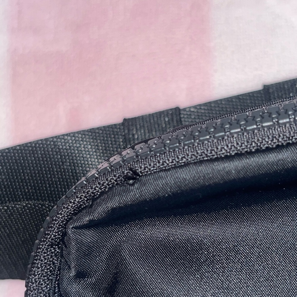 Lululemon Everywhere Belt Bag 1L - Picture 13 of 16